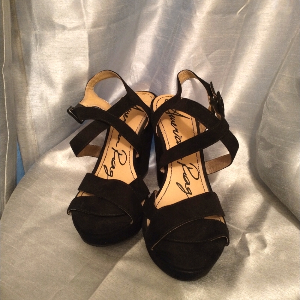 EUC Black Wedges
